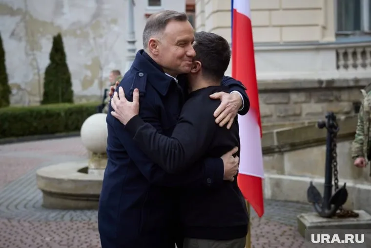 В 17-м веке Польша претендовала на территорию правобережной Украины, напомнил Олег Назаров