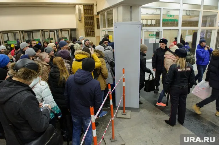 Инцидент произошел на станции «Площадь 1905 года