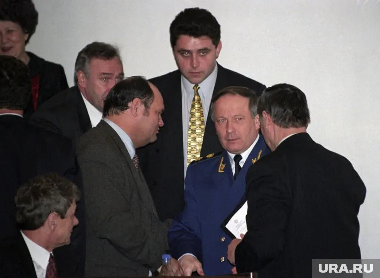 Бывший силовик инициировал сначала уголовное дело, а потом — гражданский иск