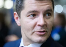 Губернатор ЯНАО Артюхов оценил оригинальные продукты в Екатеринбурге