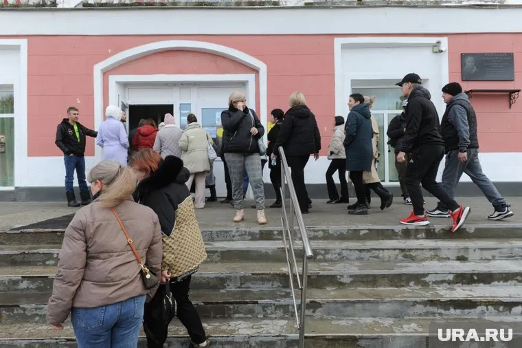 На встречу пришли более сотни человек