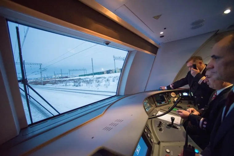 Первая поездка на "Ласточке" в Верхотурье, кабина машиниста