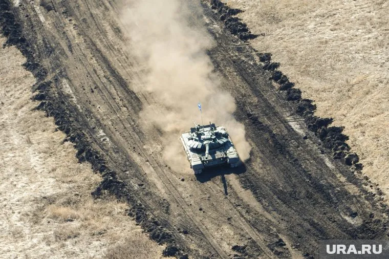 Т-72Б3 оборудованы системой управления огнем, которая автоматизирует процесс подготовки выстрела