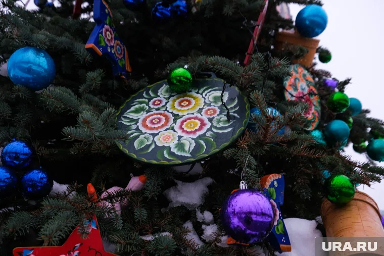 В Москве нарядили ель в преддверии Нового года