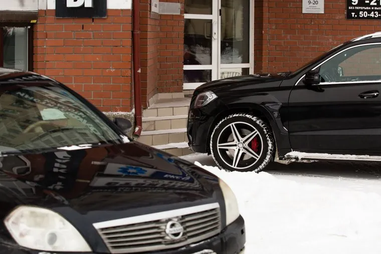 Город зимой. Сургут, иномарки, автомобили