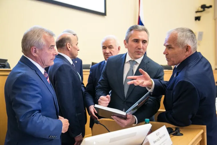 Внеочередное заседание тюменской областной думы. Тюмень, моор александр, ульянов владимир, бабин николай