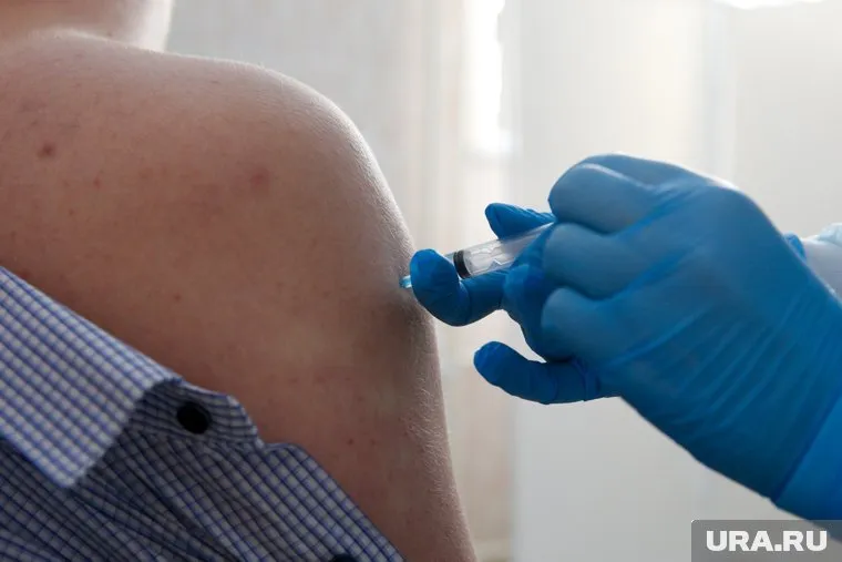 Ревакцинироваться от коронавируса можно раз в год, считают специалисты