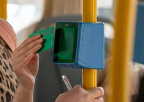 Пермяки предпочитают оплачивать проезд в транспорте банковской картой