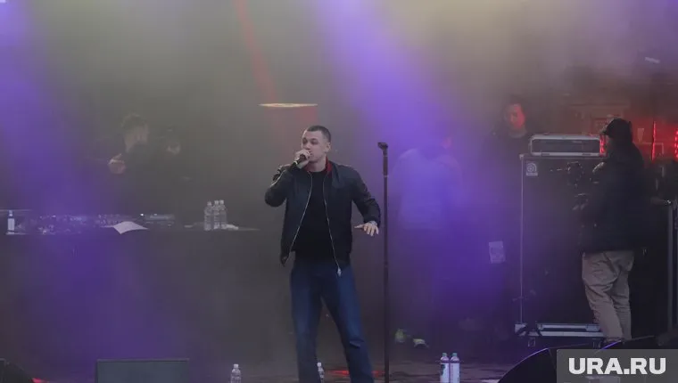 Выступление перенесли на час