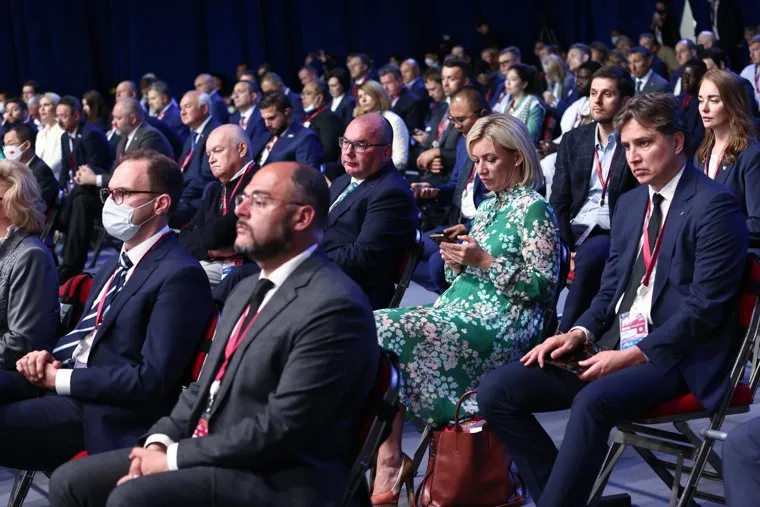 Пленарная сессия на ВЭФ 2022. Владивосток