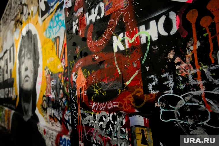 Мужчина напал на прохожих у стены Цоя