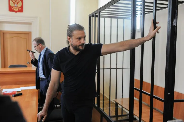 Приговор Николаю Сандакову в суде Советского района. Челябинск, колосовский сергей, сандаков николай, клетка