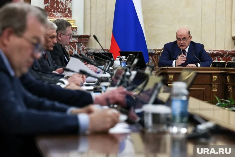 Премьер-министр Михаил Мишустин провел оперативное совещание с правительством