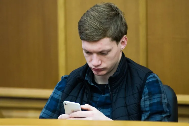 Комиссия по муниципальной собственности в зале заседаний Екатеринбургской городской Думы. Екатеринбург, телефон, смартфон, жуков тимофей