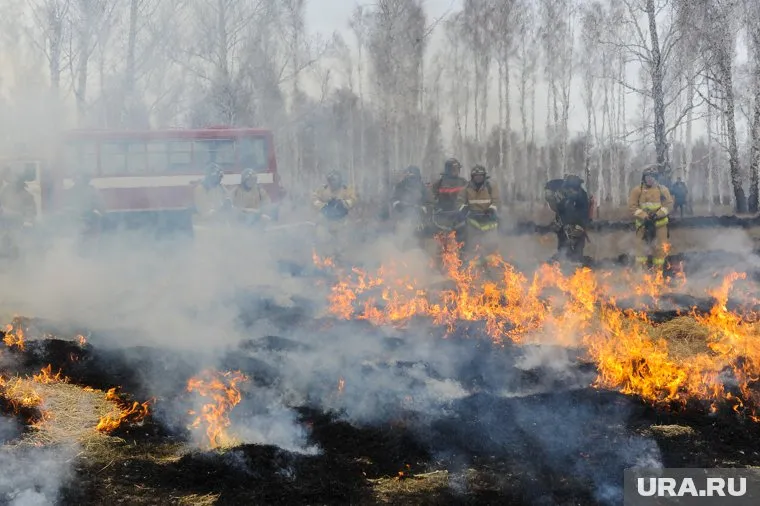 Пожар на нефтяной скважине потушили силами частных пожарных