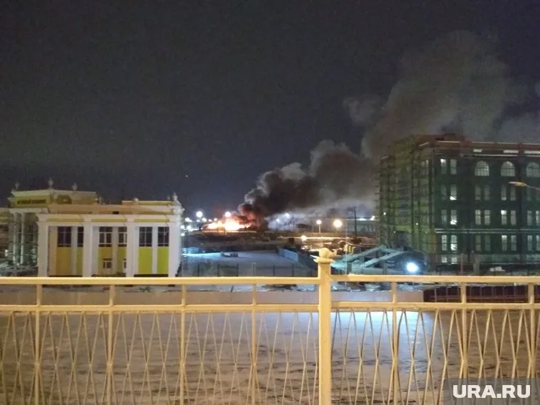 Местные жители сообщают, что горит объект в районе завода «Уралэлектромедь»