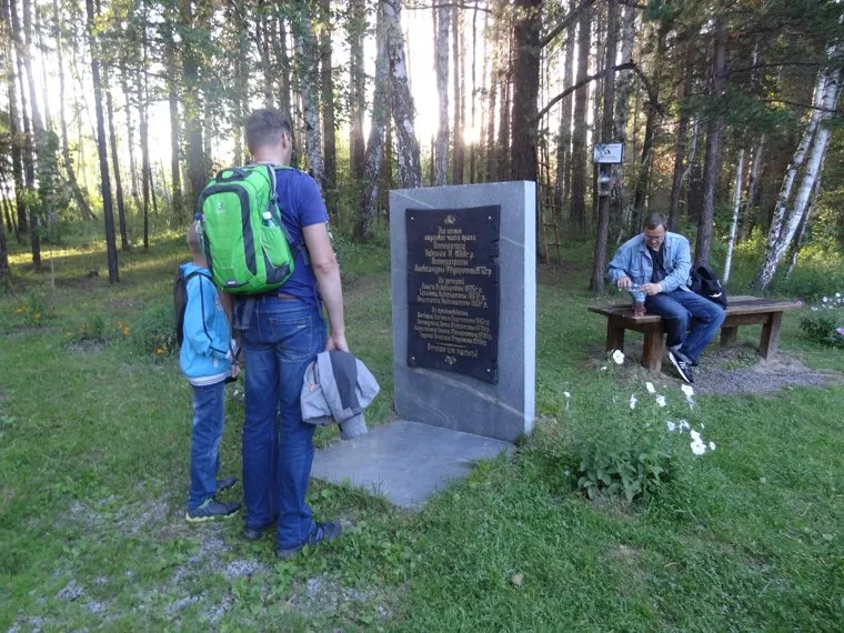 Посетители Поросенков Лог во время крестного хода