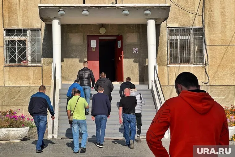 В Кетово за получением повестки приехали десятки мужчин из трех районов Курганской области (архивное фото)
