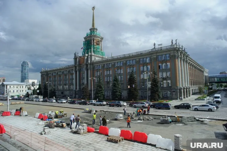 Главную улицу закрыли на ремонт в конце июня, а завершить работы обещали к 30 октября