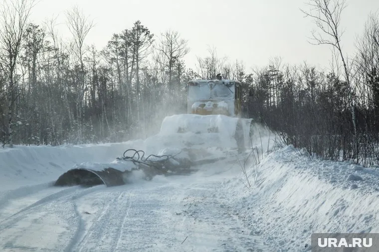 Приводить в порядок бесхозную дорогу власти не решаются, боясь наказаний