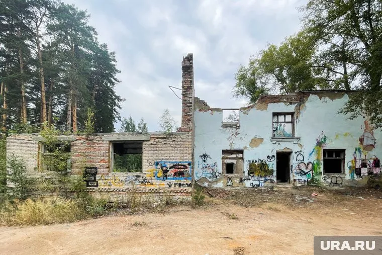 Здание разрушается и стало опасным