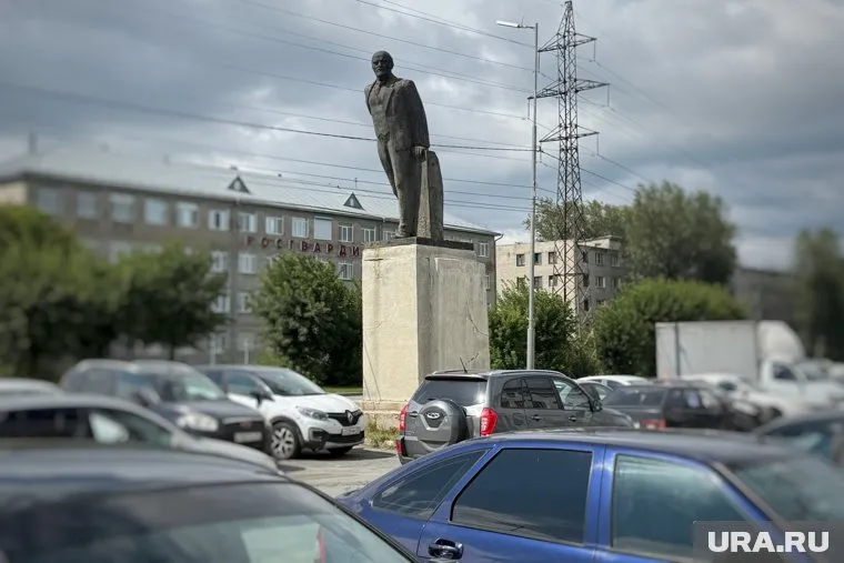 Монумент нуждается в ремонте