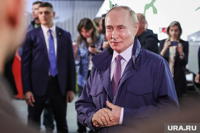 Путин выступает на Глобальном атомном форуме на ВДНХ