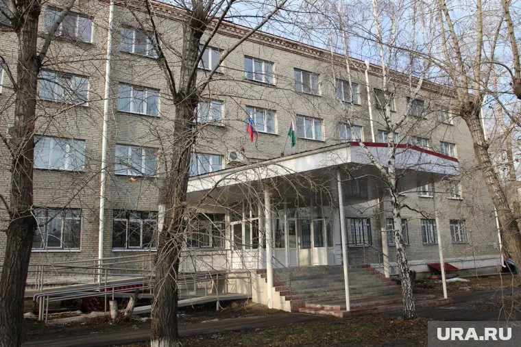 Из здания эвакуировали более 100 человек