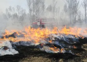 В Югре четвертые сутки полыхает буровая платформа
