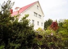 На Урале многодетную семью переселяют в большой дом