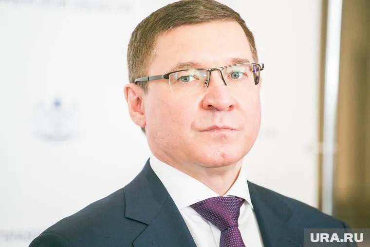 Владимир Якушев отметил, что основная задач по воспитанию счастливых детей лежит на взрослых, поэтому они должны быть хорошим примером