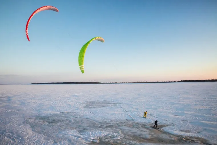 Тренировка кайтеров на реке Обь. Сургут, кайтинг