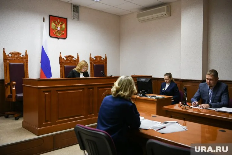 Сам Алексей Уланов на заседание не пришел