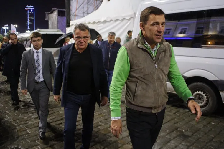 Проект Михаила Турецкого «Народное караоке» на Площади 1905 года. Екатеринбург, тунгусов владимир, куйвашев евгений, детченя иван