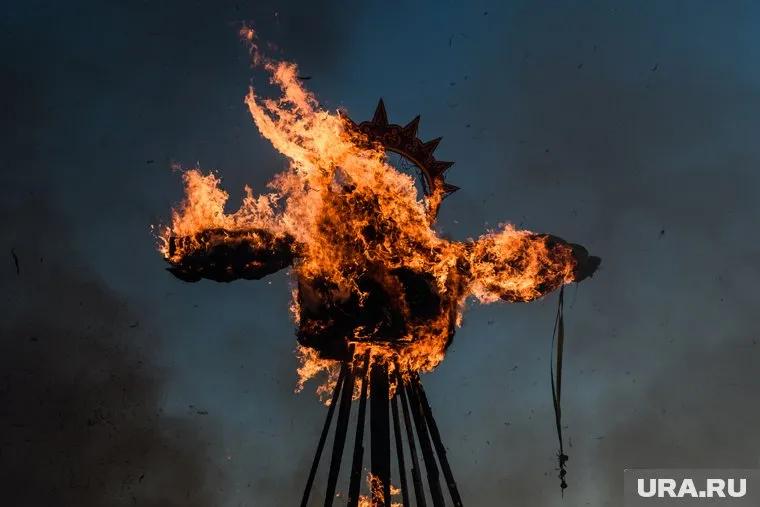 В Подмосковье сожгли чучела Байдена и Зеленского