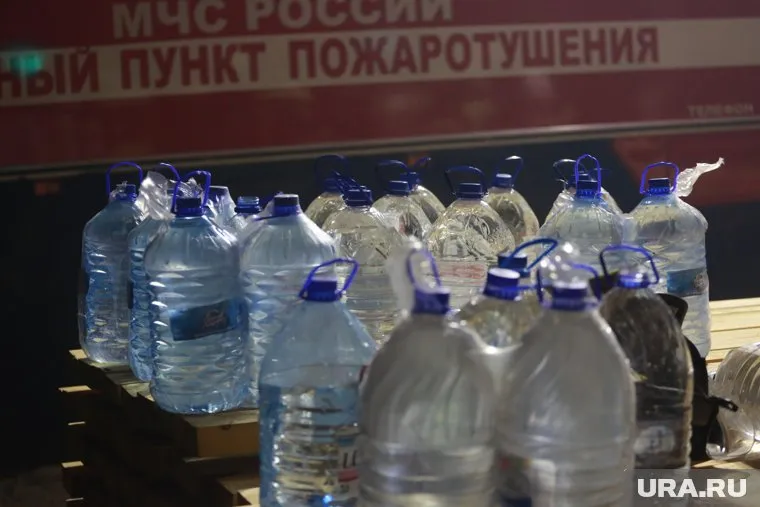 В курганских магазинах скупают питьевую воду