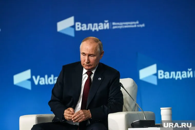 Владимир Путин рассчитывает, что альянс западных стран развалится и не сможет больше поддерживать Киев, пишут американские СМИ