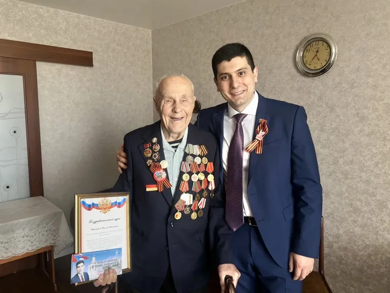 Виген Мхитарян и ветеран Николай Жаров