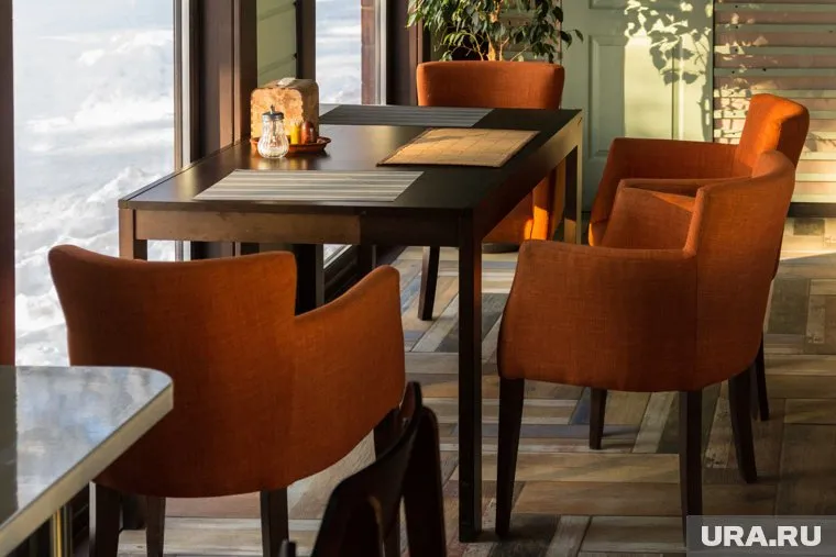 Для работы ночью кафе должно находится в здании вокзала или АЗС