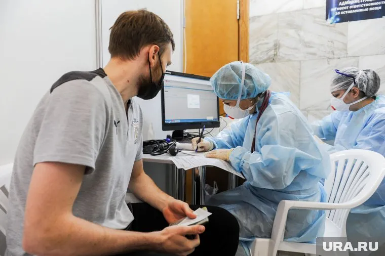 Медики и пациенты снова будут носить маски