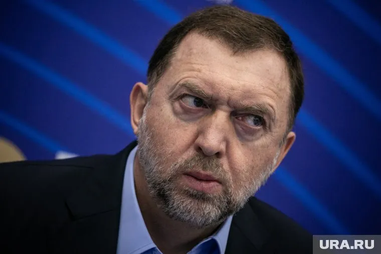 На фоне информационной повестки о проведении ФБР обысков у Дерипаски стоимость акций его компании упала на 4,12%