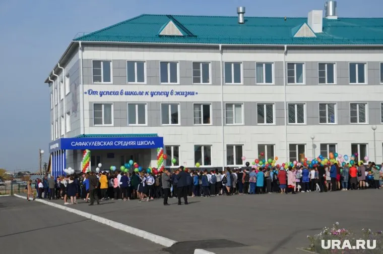 Новое здание сафакулевской школы открыли месяц назад