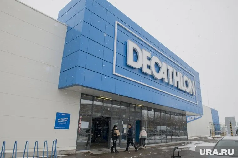Французская сеть спорттоваров Decathlon продает бизнес в РФ