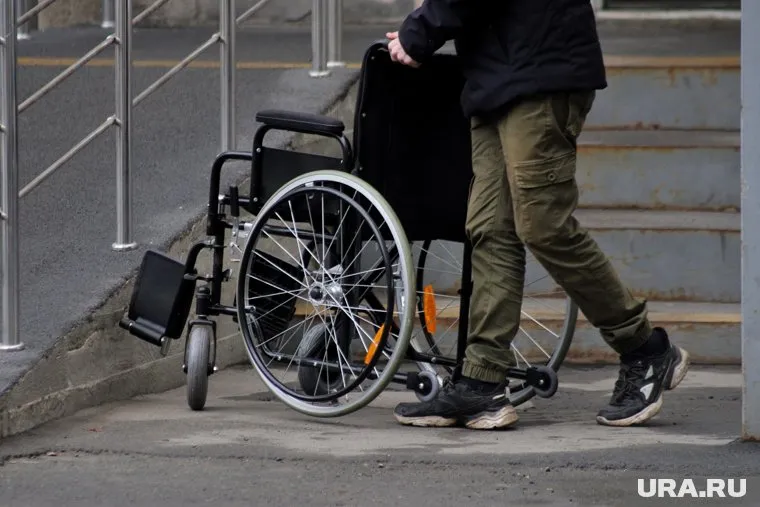 Инвалид не могла попасть на прием к врачу, ее коляска не проходила в дверь кабинета