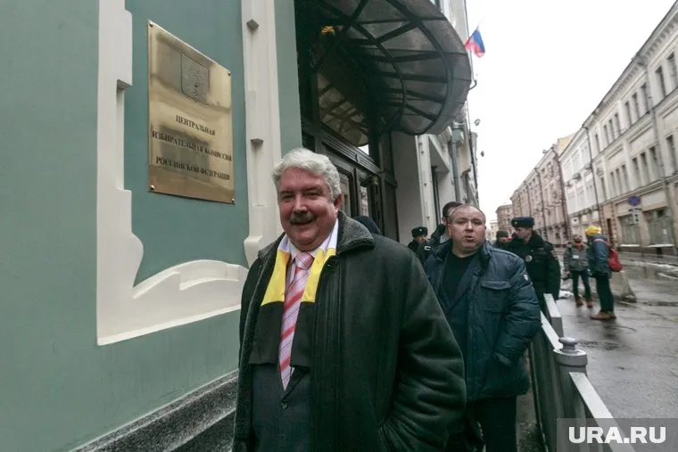 Сергей Бабурин является выдвиженцем от партии «Российский общенародный союз»