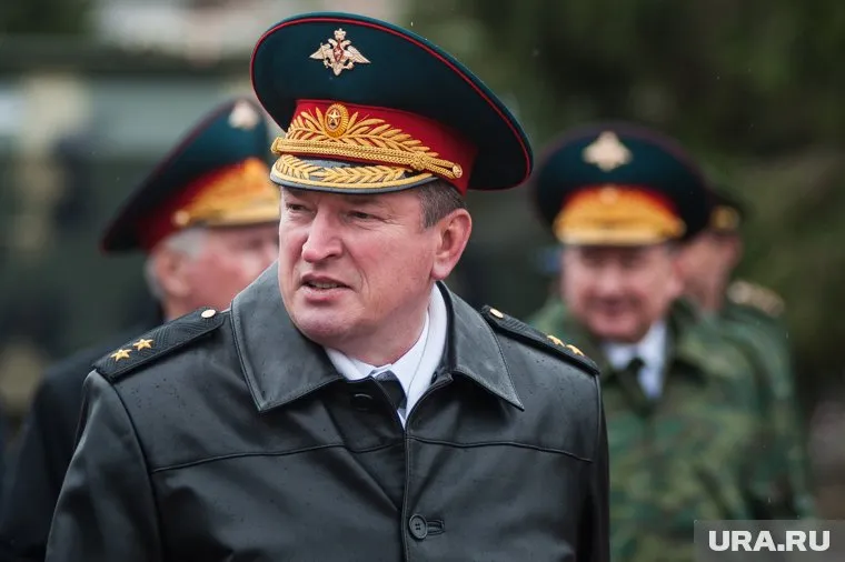 Товарищ считает генерала Лапина честным и въедливым командиром, который вникает в каждую деталь