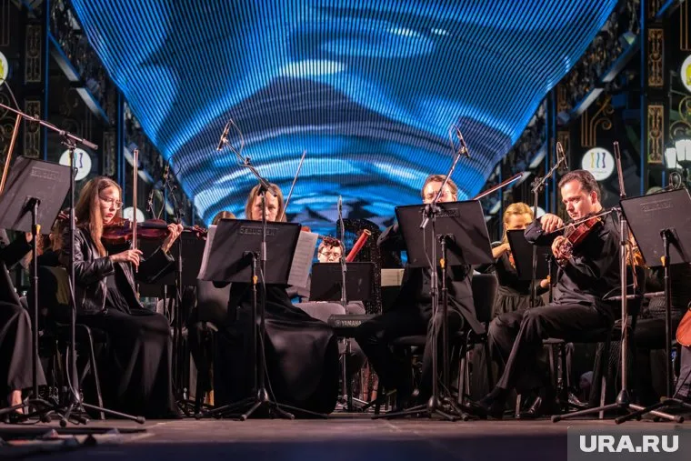 Пока до сих пор остается открытым вопрос, останется медиаэкран на Вайнера или нет