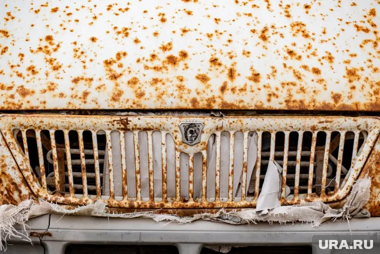 Брошенные машины мешают горожанам