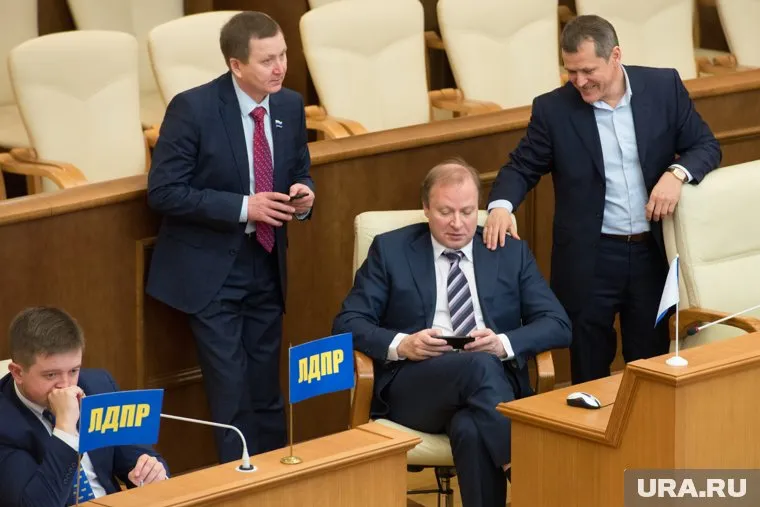 Единороссы могут монополизировать власть в свердловском Заксобрании