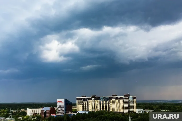 Облака переливались всеми цветами спектра